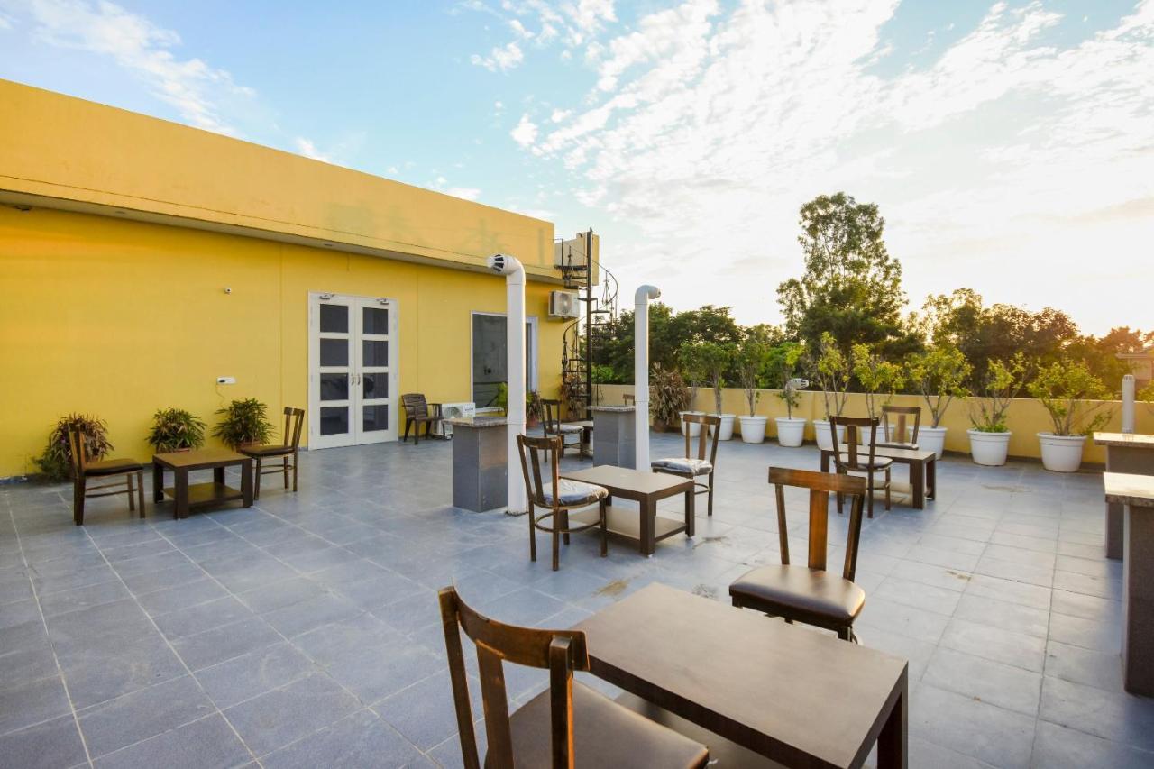 Oyo 75460 Sky High Residency Ludhiana Exterior foto
