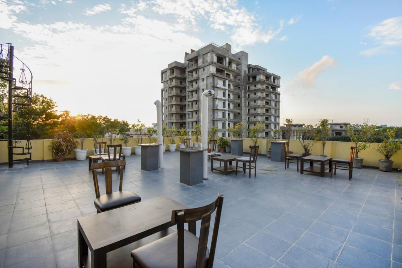 Oyo 75460 Sky High Residency Ludhiana Exterior foto