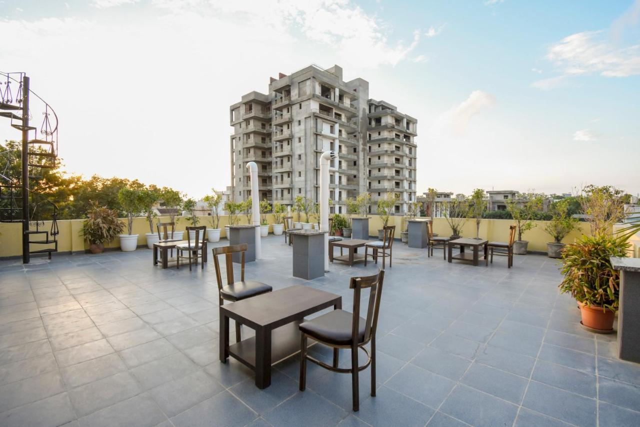 Oyo 75460 Sky High Residency Ludhiana Exterior foto
